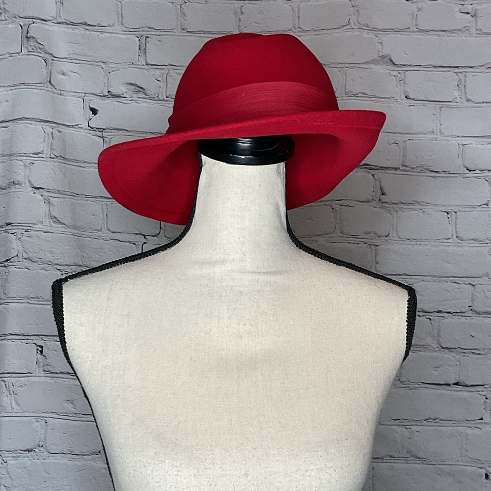 Betmar Vintage Red Wool Felt Cloche Hat